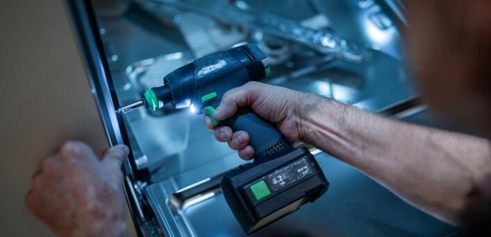 Jede Küche steht und fällt mit der Montage. Jede Küche steht und fällt mit der Montage.